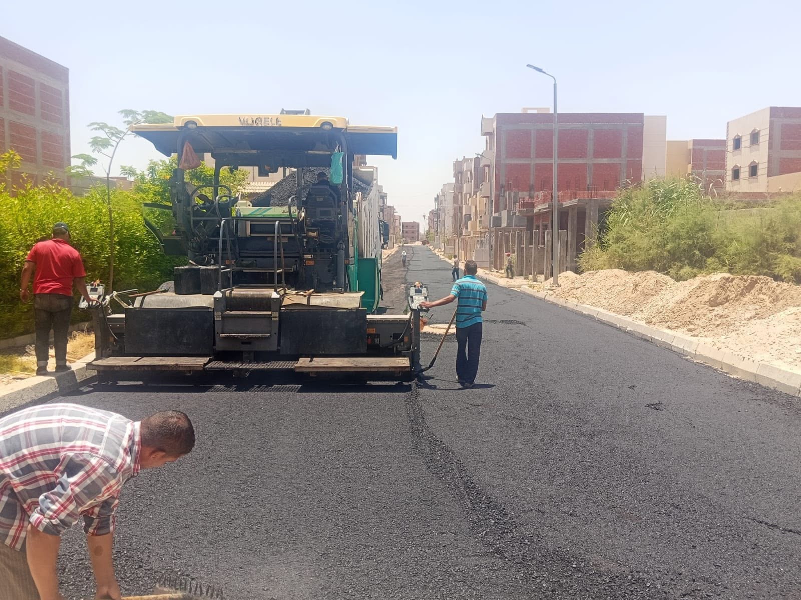 لقاء سكان حي البستان ومتابعة رصف طرق بيت الوطن والحيين 16 و37 — صورة 3
