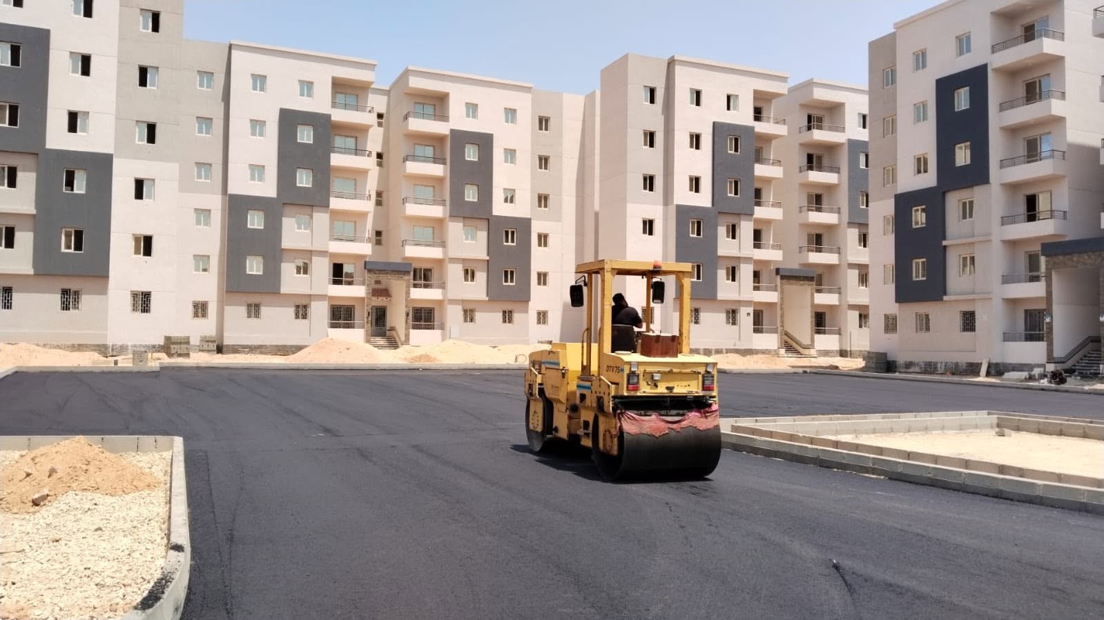 متابعة رصف طرق بيت الوطن والإسكان الاجتماعي والحي 37 — صورة 5