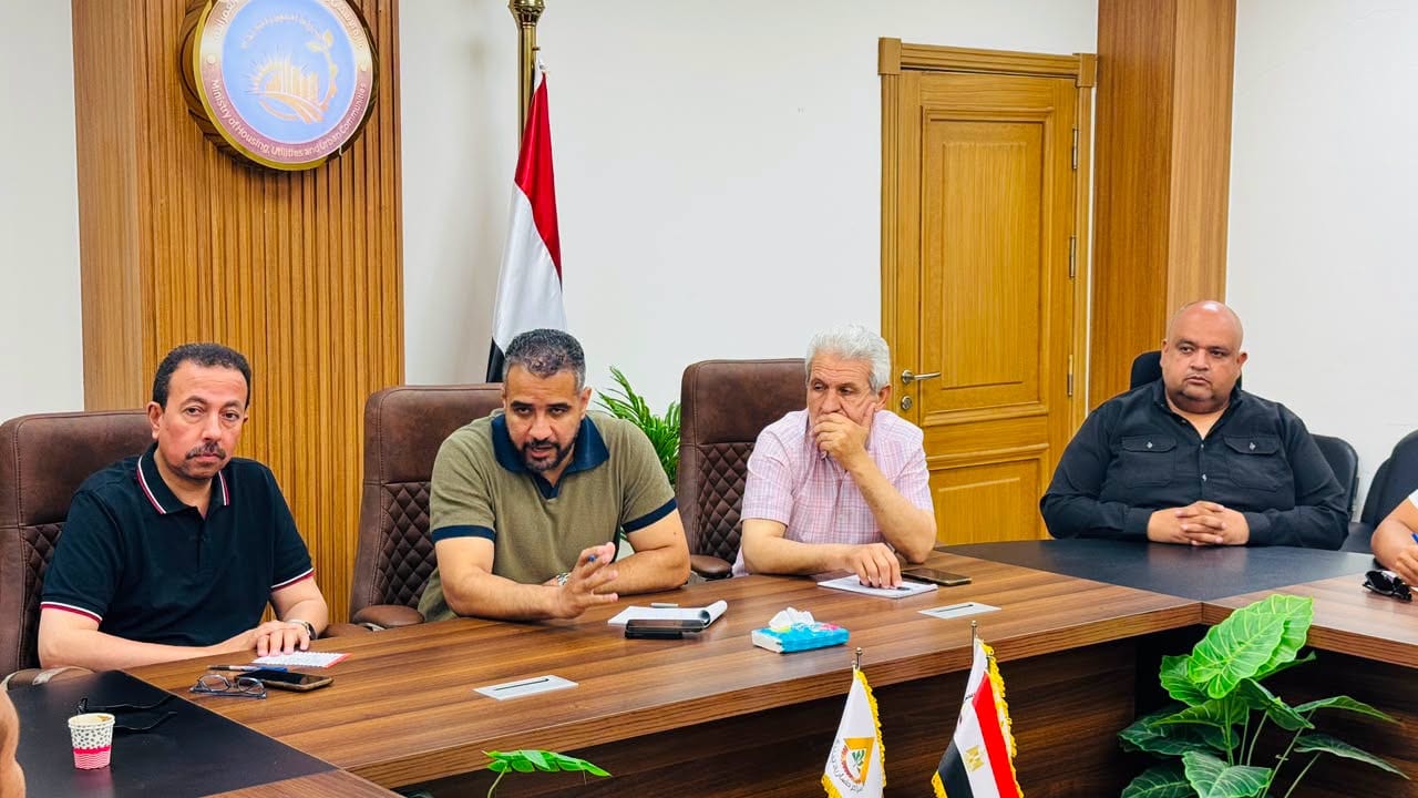 رئيس الجهاز يلتقي سكان حي النزهة لمناقشة المواصلات والتشجير والطرق — صورة 2