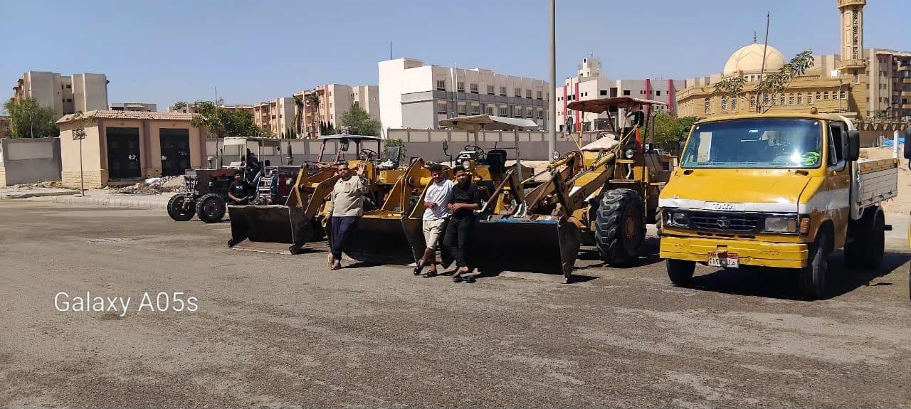 اصطفاف شركة النظافة بالحي 13 ومتابعة طريق B4 وR15 والحديقة المركزية — صورة 5