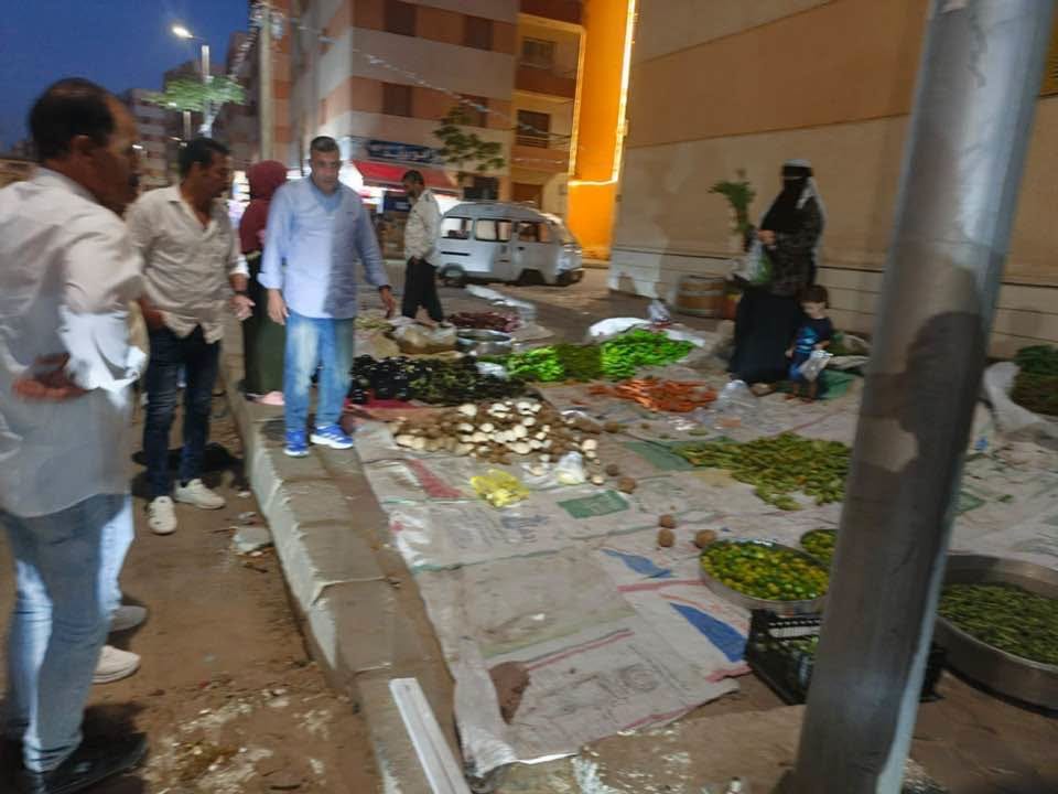 حملة ليلية لإزالة الإشغالات بأحياء الحرية والمجد والكرامة — صورة 3