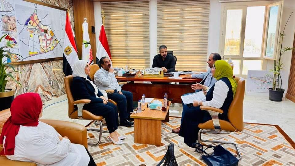 رئيس الجهاز يبحث مع إدارة العبور التعليمية تشغيل المدارس الجديدة بالمدينة — صورة 2