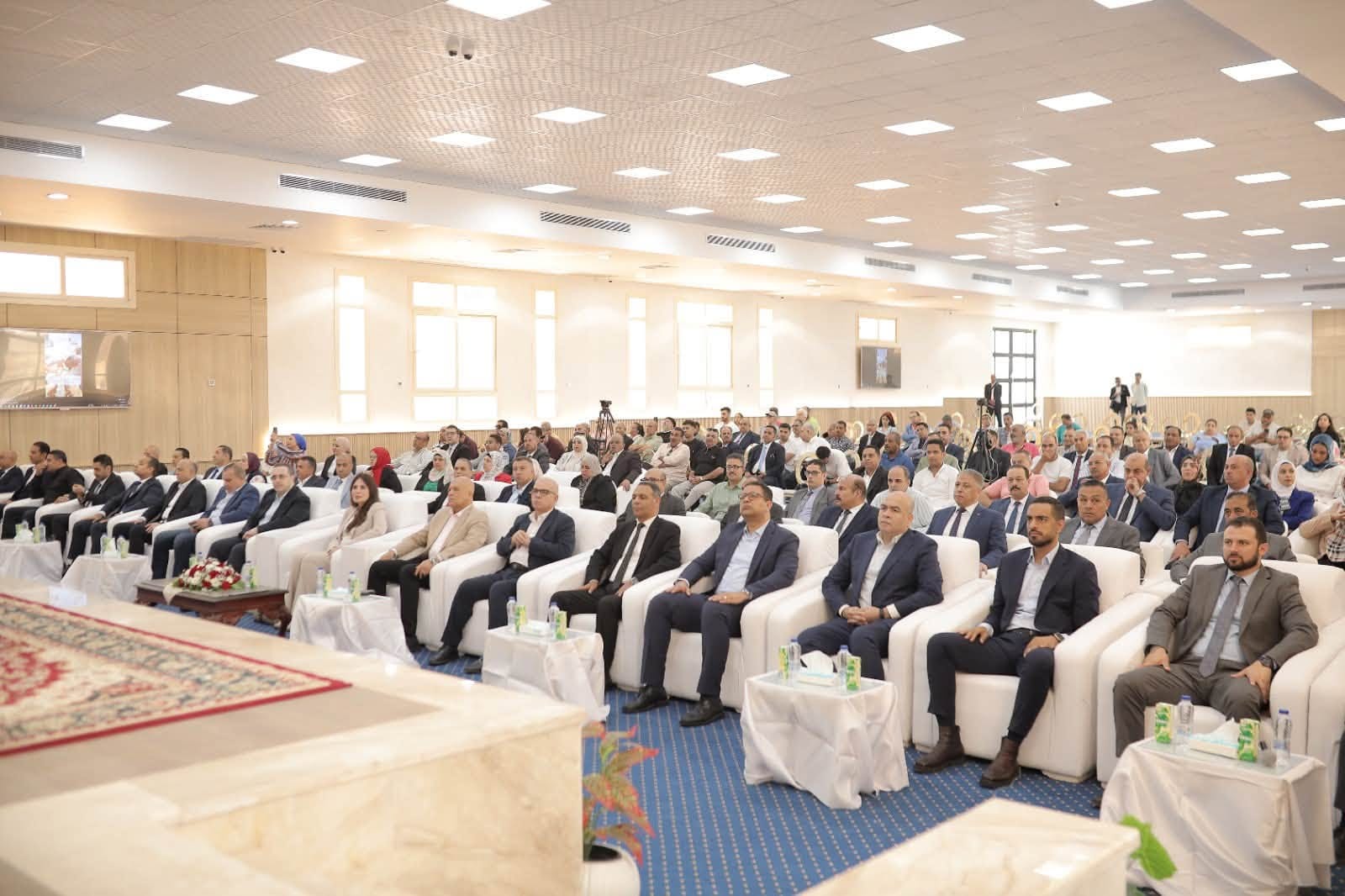 وزيرة الإسكان تكرّم رئيس الجهاز وعاملين بملف توفيق أوضاع الأراضي المضافة — صورة 3