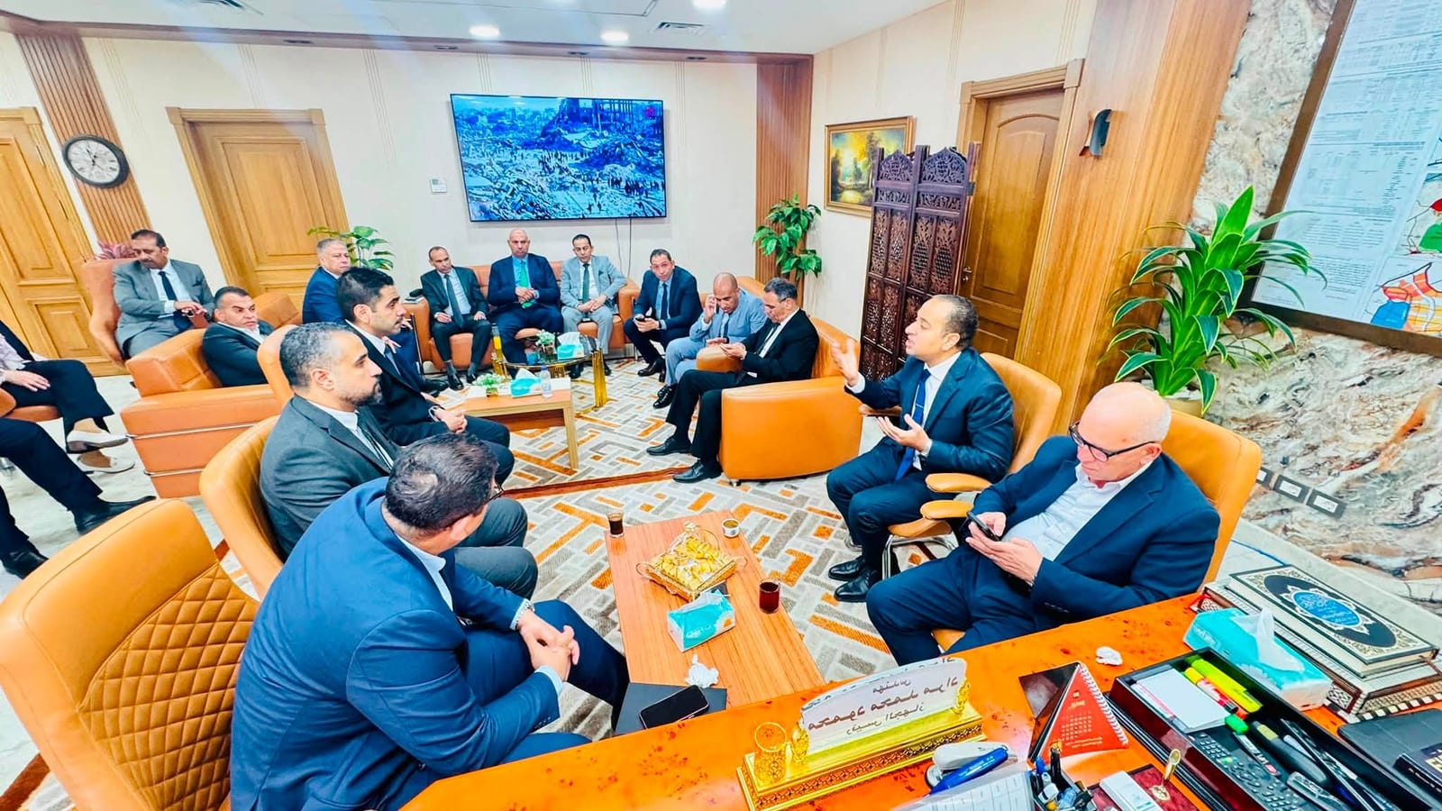 قيادات هيئة المجتمعات تجتمع لتسريع توفيق أوضاع الأراضي المضافة بالعبور الجديدة — صورة 2