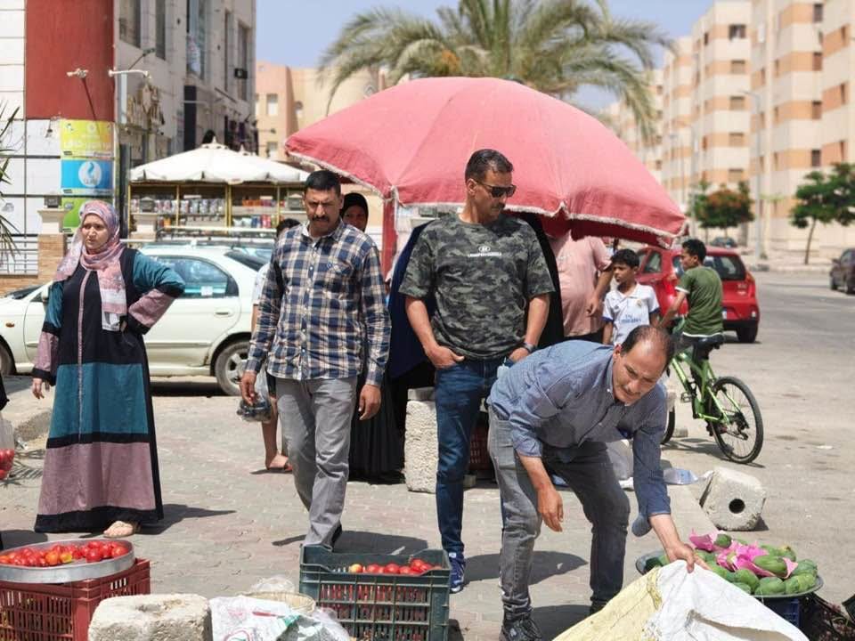 حملة مفاجئة بعد صلاة الجمعة لرفع إشغالات الباعة في الحرية والمجد والكرامة — صورة 3