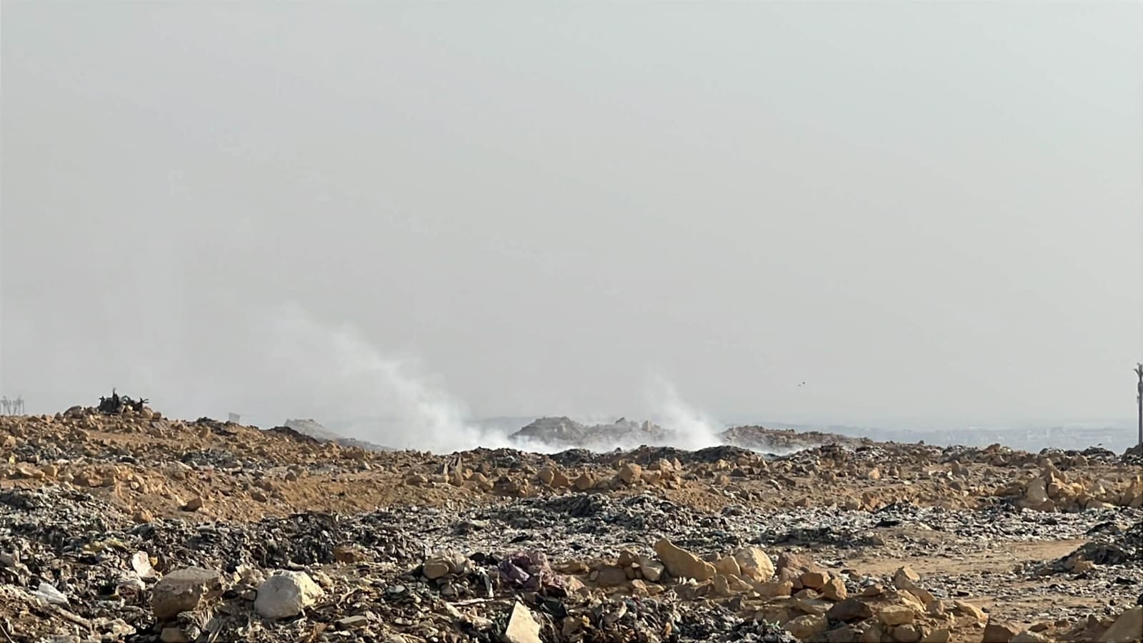 بيان من الجهاز: مقلب النفايات مقفول من 1 أبريل والحرايق سببها غاز من باطن المدفن — صورة 2