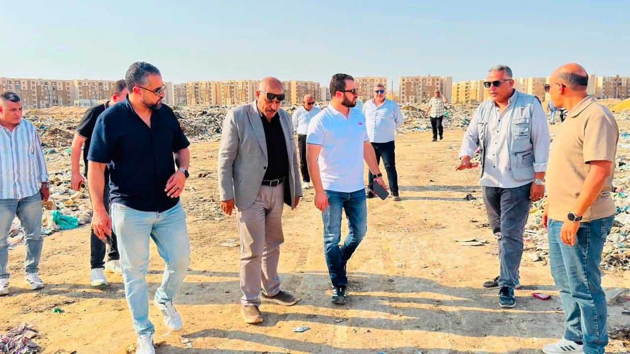 مسؤولو التنمية والبيئة بالهيئة يتفقدون المقلب القديم المقفول من أبريل — صورة 4