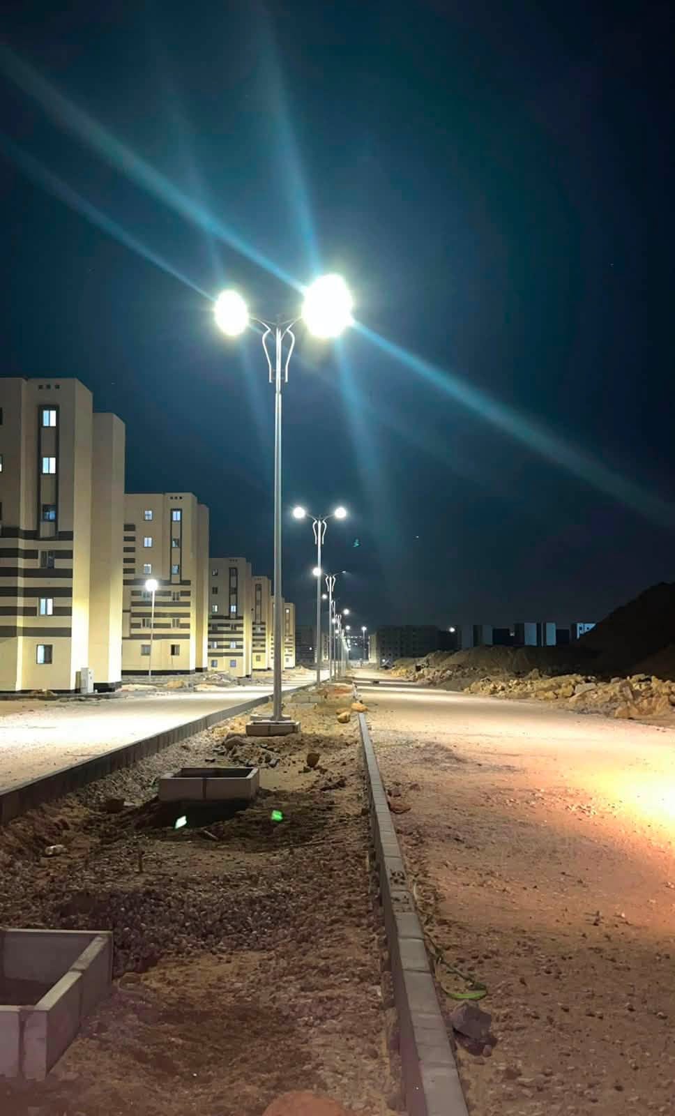 متابعة أعمدة الإنارة بالحي 15 وعمارات الروضة وربط طريق 4 بطريق مصر الإسماعيلية — صورة 4