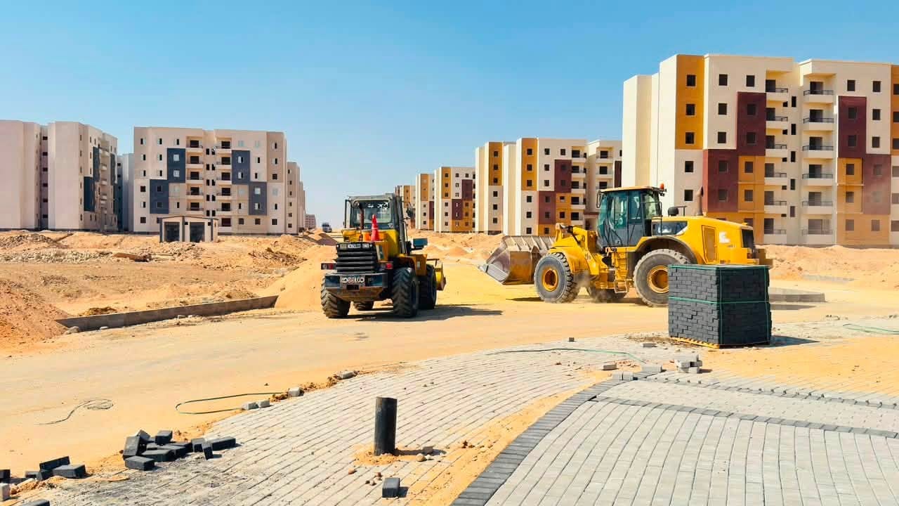 الحي 37: تنسيق الميدان الرئيسي ومطبات شوكة لمنع السير عكس الاتجاه — صورة 4