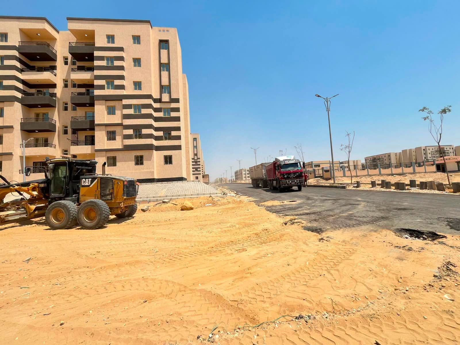 اللجنة العقارية تتابع طلبات المواطنين.. وصيانة الطرق والإنارة والصرف والزراعة بالأحياء — صورة 2