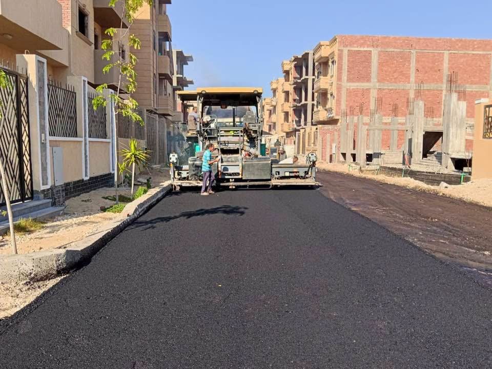 رئيس الجهاز يتابع ترفيق أراضي «بيت الوطن» بالحي 24 ورصف طرقها بمنطقة الـ2600 فدان — صورة 2