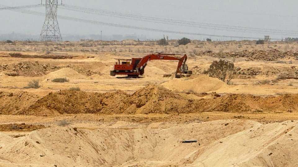 رئيس الجهاز يتابع ترفيق أراضي «بيت الوطن» بالحي 24 ورصف طرقها بمنطقة الـ2600 فدان — صورة 4