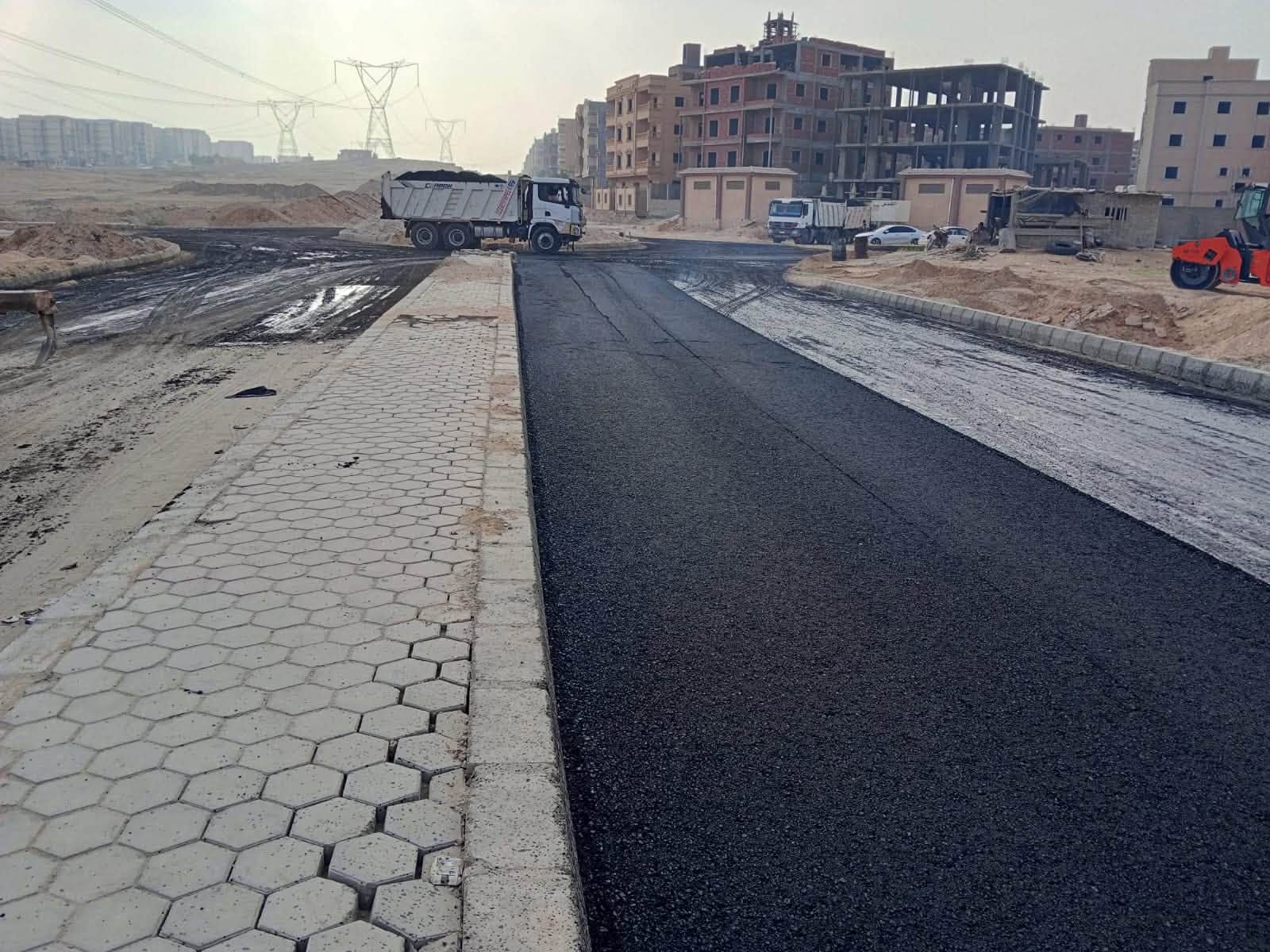 أسفلت طريق L55 بالحي الخامس عشر.. والشغل مستمر في العطلات الرسمية — صورة 3