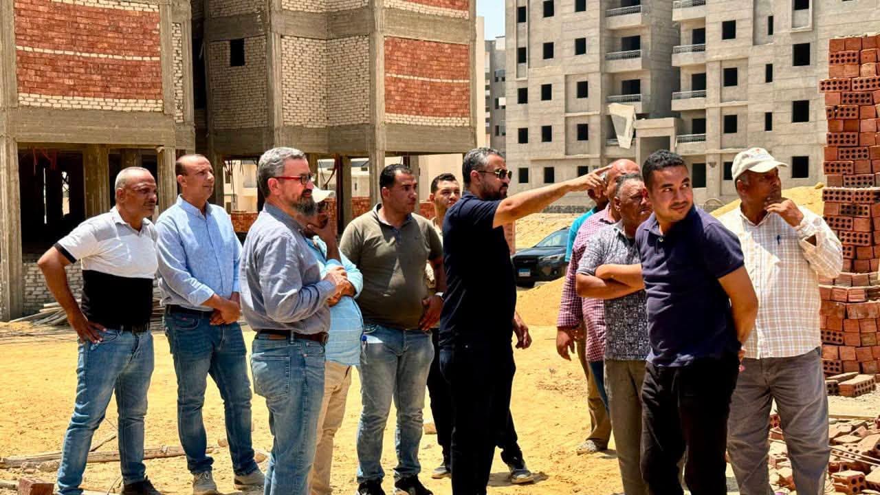 متابعة عمارات «سكن كل المصريين» بالحيين 15 و16: الكهرباء والطرق والإنترلوك — صورة 4