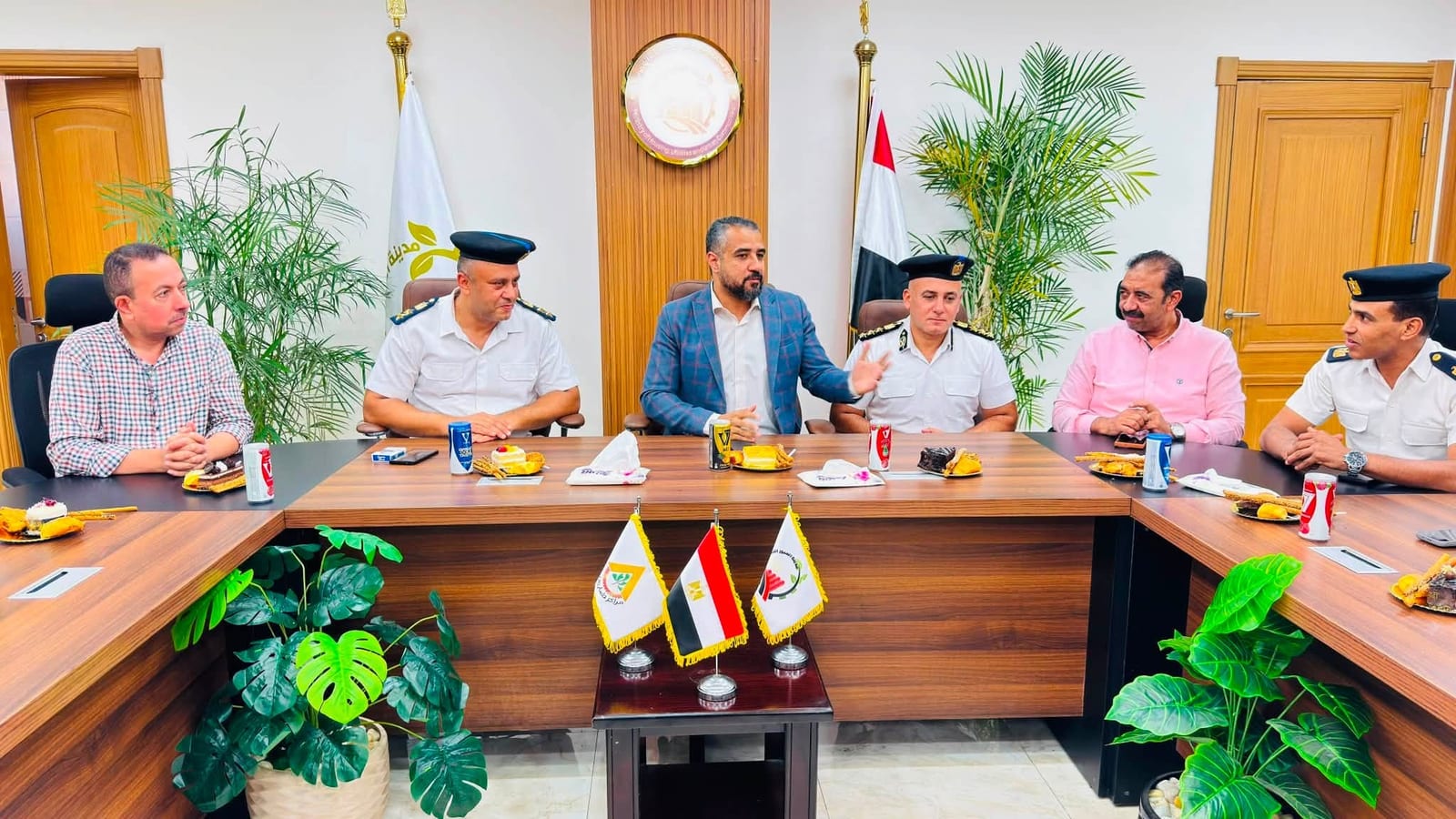 تكريم قيادات شرطة التعمير بالعبور الجديدة بمناسبة ترقياتهم — صورة 2