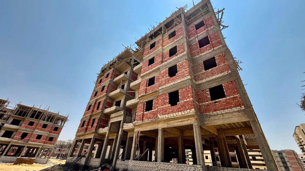 متابعة عمارات «سكن كل المصريين» بالحيين 15 و16: الكهرباء والطرق والإنترلوك — صورة 2