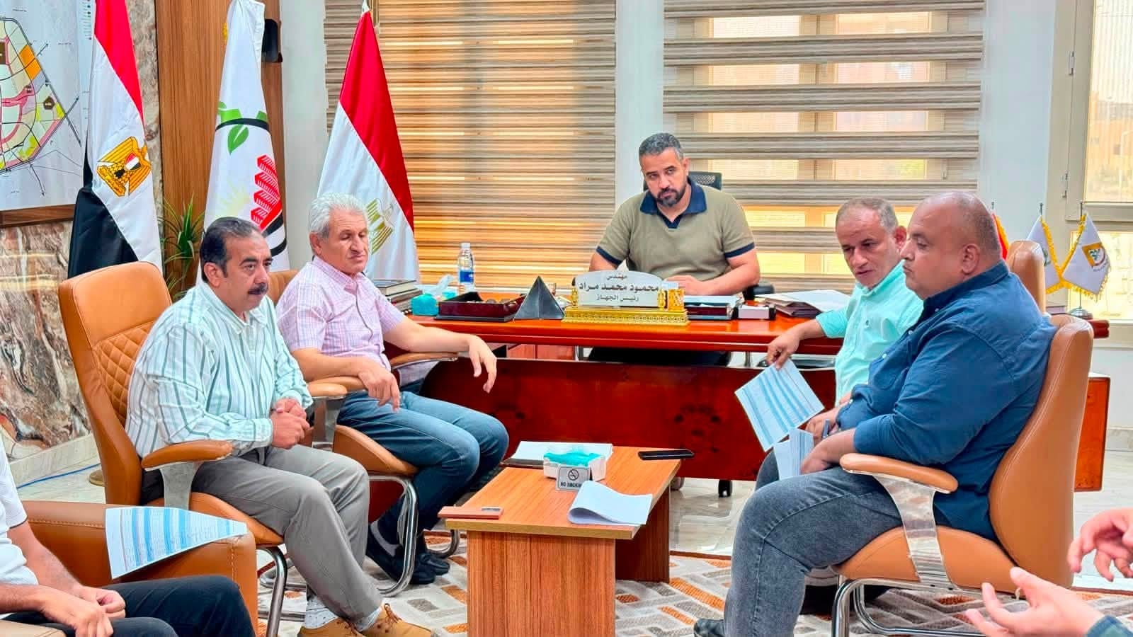 رئيس الجهاز يتابع خطة المشروعات ومواعيد تسليم الأراضي ويتفقد طرق الحي 37 — صورة 4