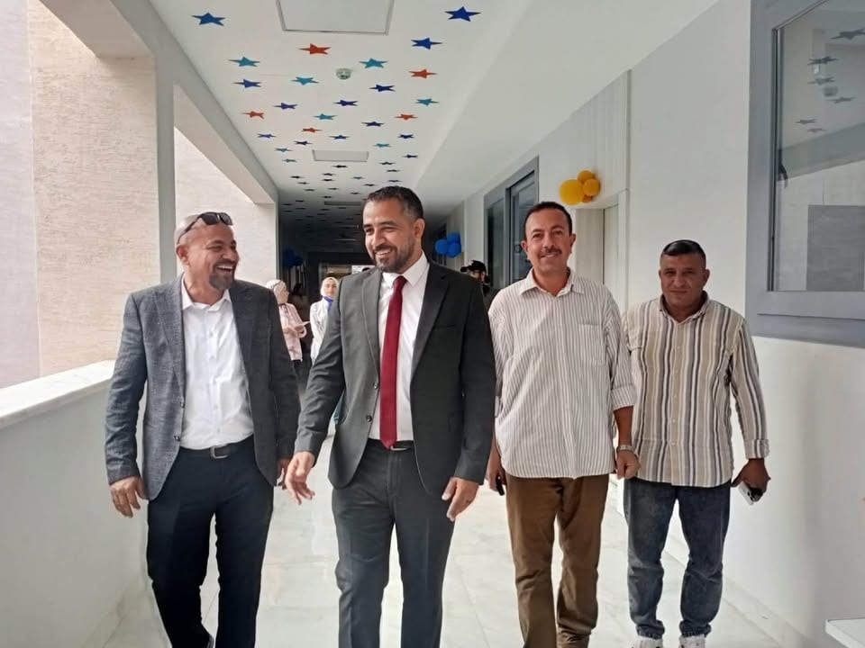 في أول أيام الدراسة.. رئيس الجهاز يشارك طلاب العبور الجديدة فرحتهم — صورة 12