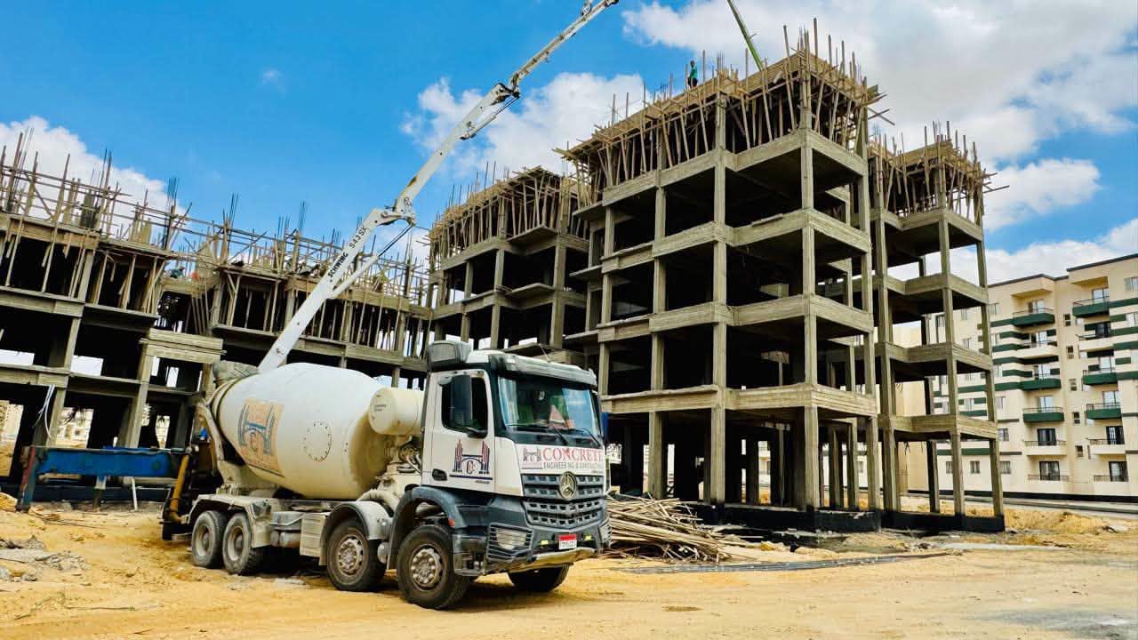معاون نائب رئيس الهيئة يتفقد الإسكان الاجتماعي بالحيين 15 و16 ويحذر الشركات المتأخرة — صورة 4